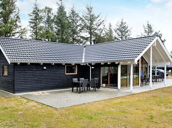 Four-Bedroom Holiday home in Blavand 53 - Photo2