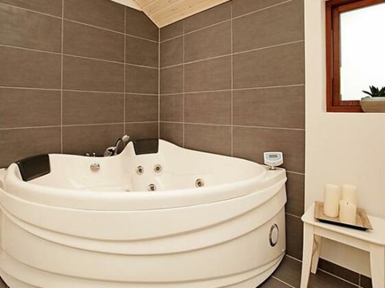 Four-Bedroom Holiday home in Blavand 53 - Photo3