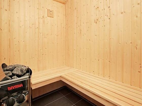 Four-Bedroom Holiday home in Blavand 53 - Photo4