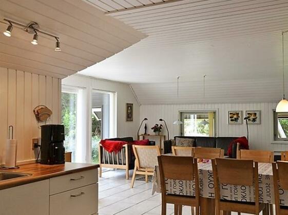 Four-Bedroom Holiday home in Blavand 7 - Photo5