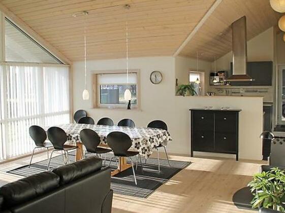 Four-Bedroom Holiday home in Oksbol 3 - Photo2
