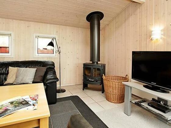 Three-Bedroom Holiday home in Henne 2 - Photo2