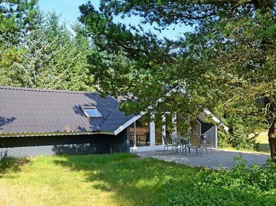 Two-Bedroom Holiday home in Blavand 10