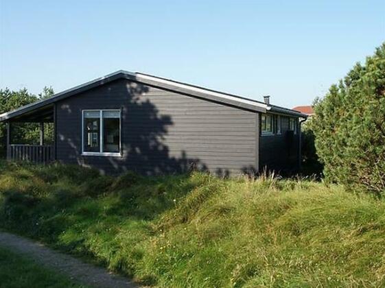 Two-Bedroom Holiday home in Vejers Strand 4