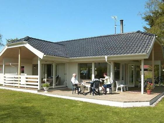 Three-Bedroom Holiday home in Borkop 5