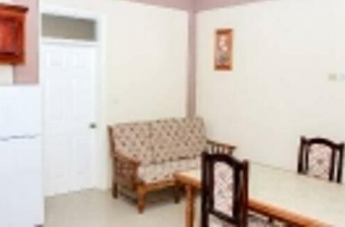 Iso's Bed & Breakfast - Photo4