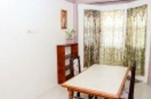 Iso's Bed & Breakfast - Photo5