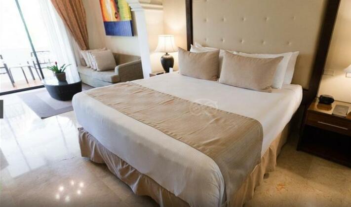 Suites at Caribe Bavaro Beach Resort and Spa - Photo4