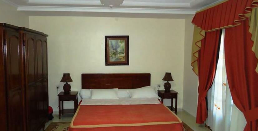 Brahmi Hotel - Photo2