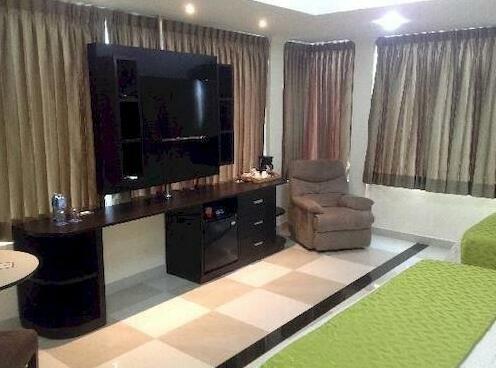 Hotel Ramada - Photo4