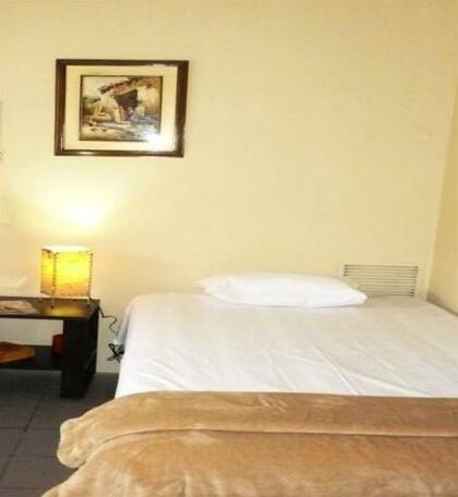 Roommates Suites - Photo2