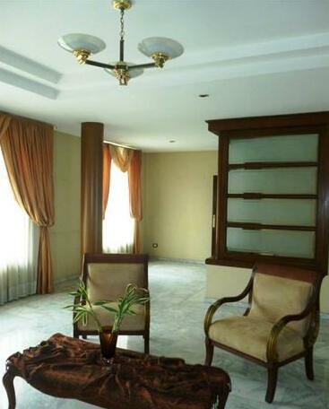 Roommates Suites - Photo4
