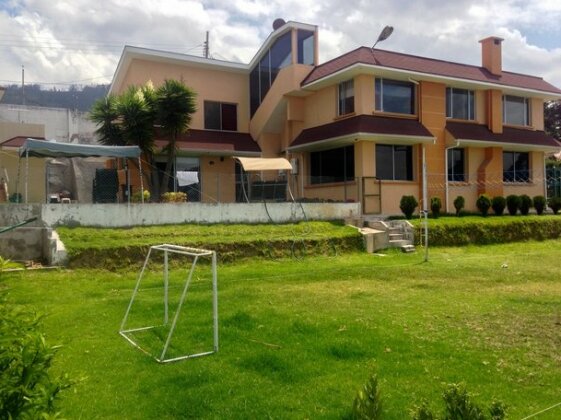 Homestay in Quito near Miravalle Park - Photo2