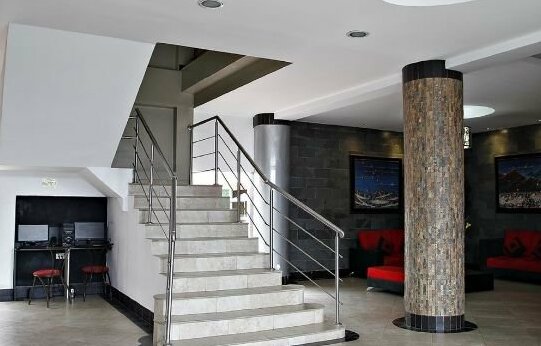 Greenfields Hotel - Photo4
