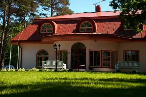 Saka Manor
