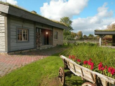 Jossi Holiday Home