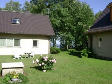 Mere Holiday House