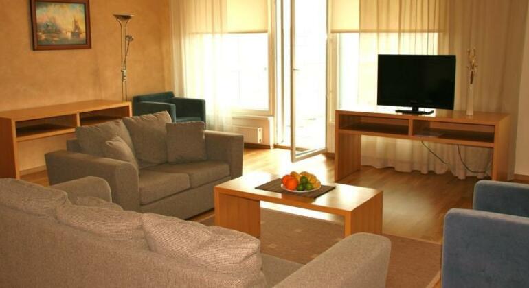 Adelle Apartments - Photo2
