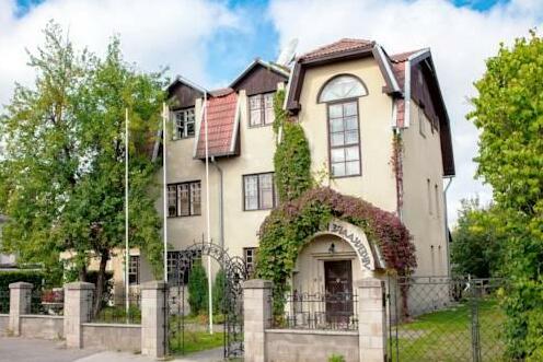 Vikerkaare Villa