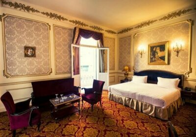 Paradise Inn Windsor Palace Hotel