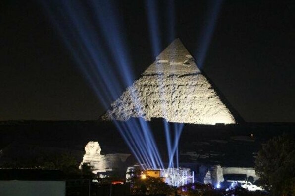 Sunshine Pyramids View - Photo2