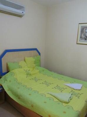 Gloria House 1 - Photo3