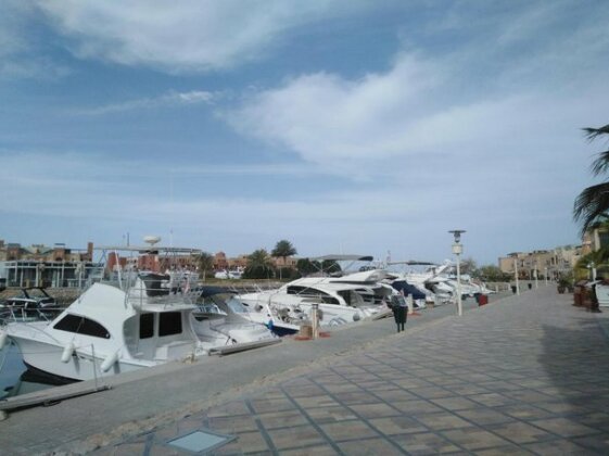 Nuria Compound - Photo4