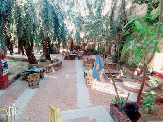 Palm Trees Hotel - Photo2