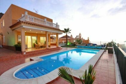Spacious Four Bedroom Villa With Magnificent Views