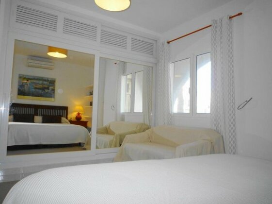  Photo 1