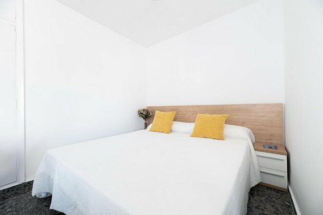 Moderno estudio con vistas al mar piscina y WIFI - Photo3
