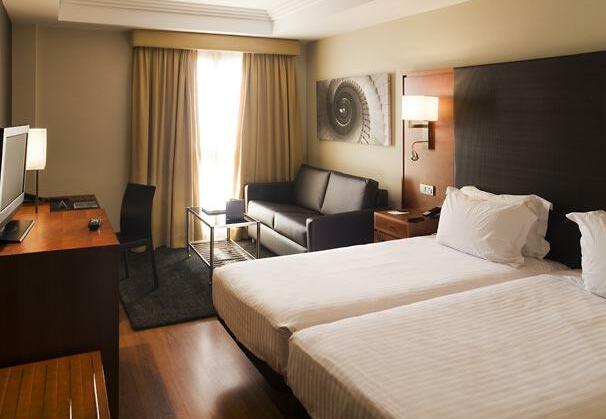 AC Hotel Almeria A Marriott Luxury & Lifestyle Hotel - Photo3