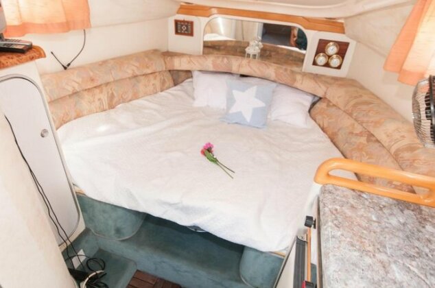 Boat hotel and tours - Photo4