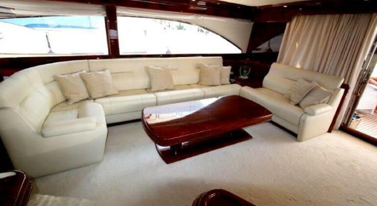 Luxury yacht - Photo3