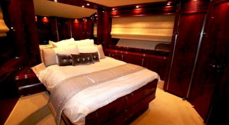 Luxury yacht - Photo5