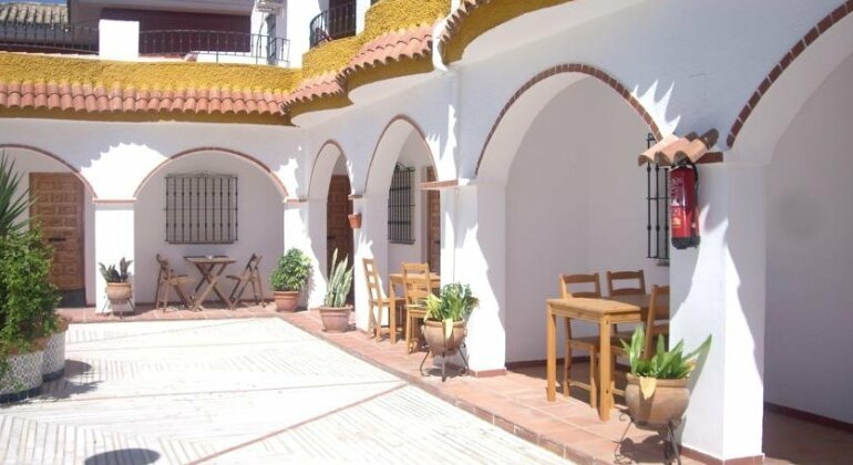 Hostal Mini Golf - Photo2