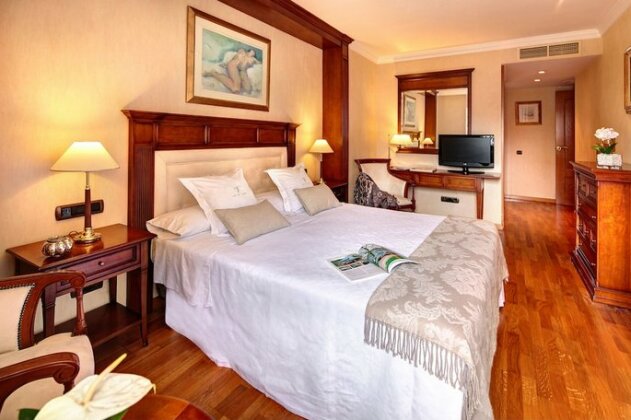 Apartaments-Hotel Hispanos 7 Suiza - Photo4