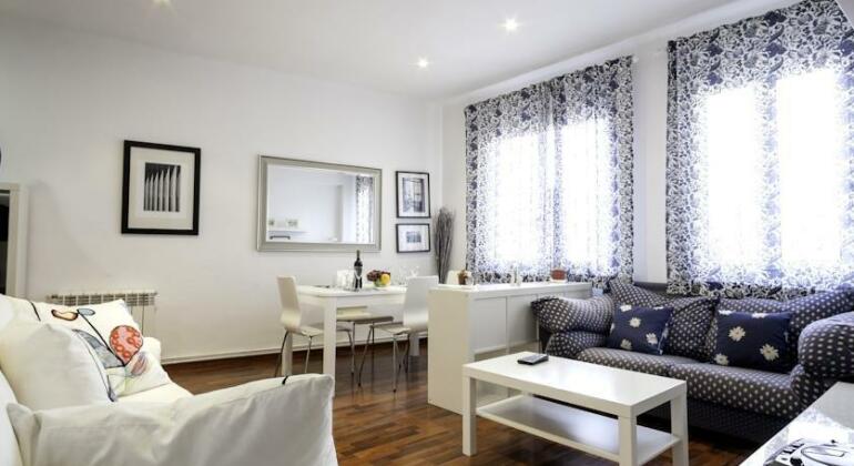 Barcelona Comtal Apartments - Photo2