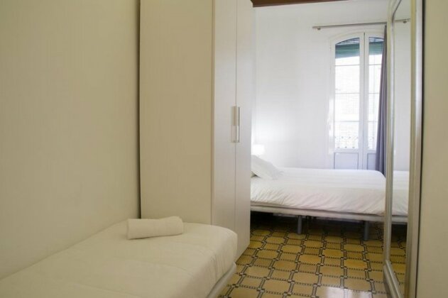 Barnapartments Basic Gracia - Photo2