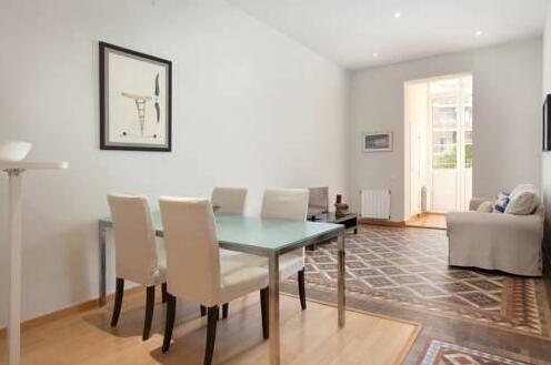 Cosy comfortable 1 bed with terrace in Eixample - Photo3