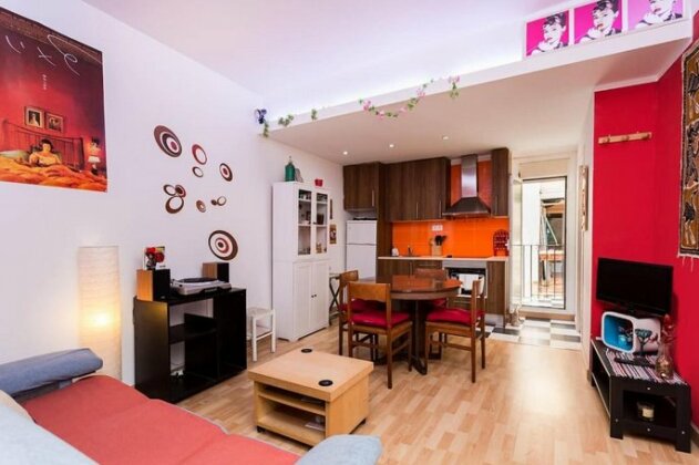 Cozy and quite flat close to Camp Nou and city center - Photo2