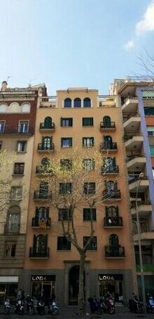 DestinationBCN Urgell Apartment