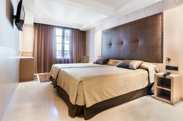 Gran Hotel Barcino - Photo2
