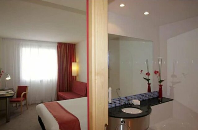 Holiday Inn Express Barcelona City 22@ - Photo2