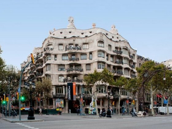 Lumine Suites Barcelona Hostal