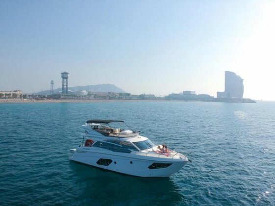 Luxury Yacht Barcelona - Photo4