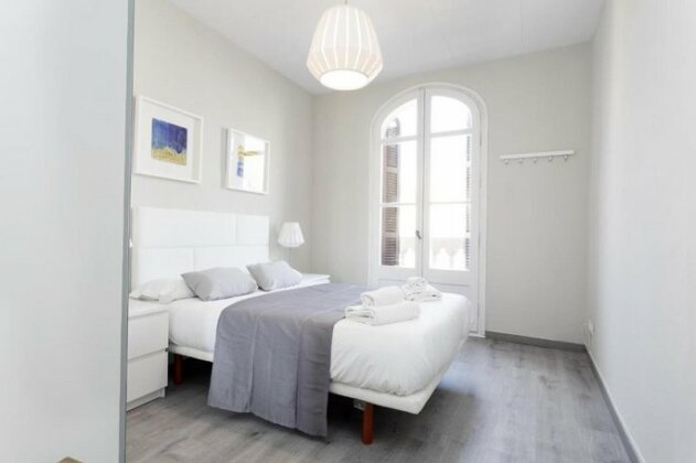 Priority Fira Apartments - Photo2