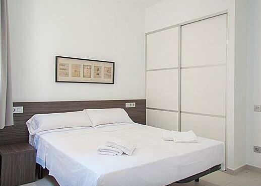 Rent4Days Stylish Sants Apartments