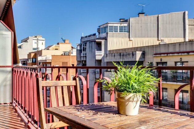 Spacious 4 Bedroom Apartment Fira BCN & Camp Nou