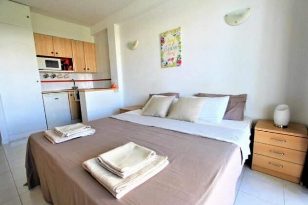 Los Cisnes Apartments 50m from the Beach - Photo2